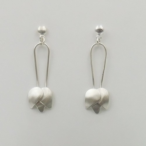 Click to view detail for DKC-1163 Earrings, Tulip Time Posts $66